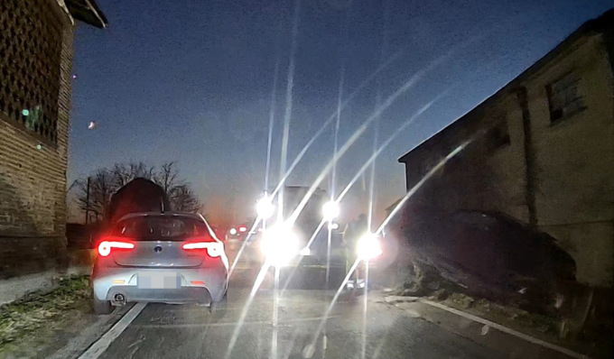 Perde il controllo dell’auto ed esce di strada, soccorsi a Carbonara al Ticino