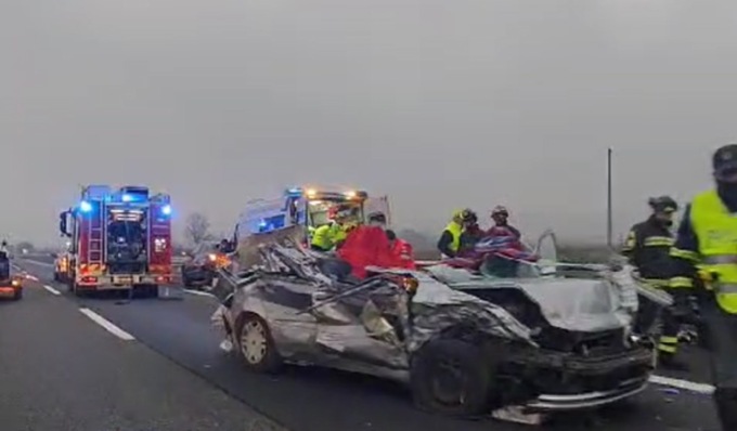 Incidente stradale in A21, un ferito e auto completamente distrutta