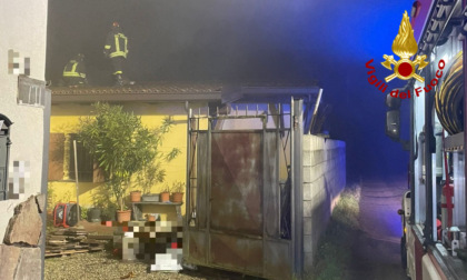 Appartamento in fiamme a Vigevano: 83enne intossicato, illeso il figlio 54enne