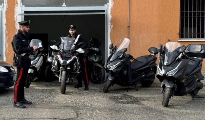Nel furgone e nel garage di casa 7 scooter rubati, in tre nei guai per ricettazione