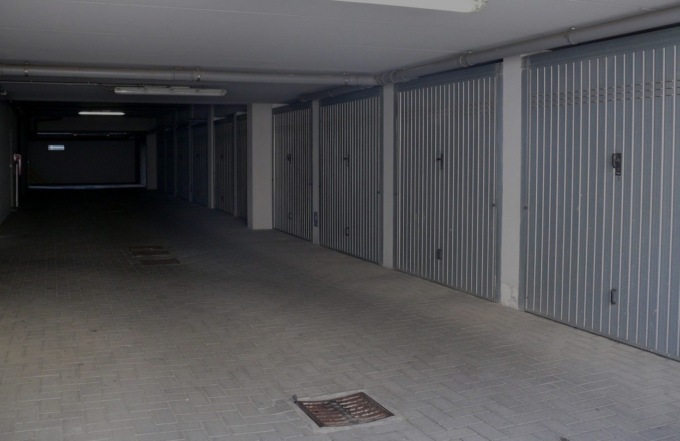 Garage scassinati nella notte tra Natale e Santo Stefano, ladri in azione in un condominio di Vigevano
