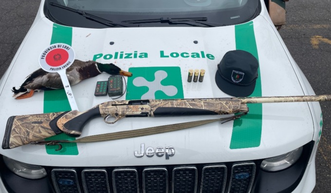 Controlli lungo il fiume Po in provincia di Pavia, un cacciatore denunciato