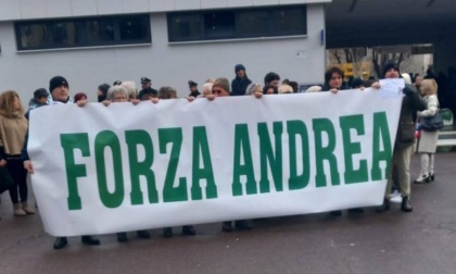 Corteo a Vigevano, 350 persone riunite per il sindaco Andrea Ceffa