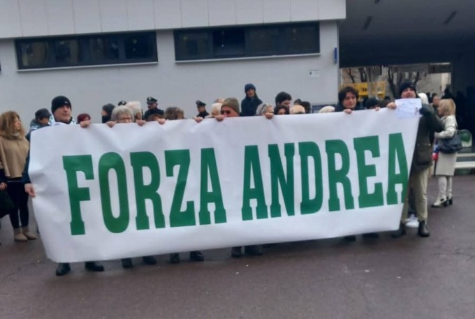 Corteo a Vigevano, 350 persone riunite per il sindaco Andrea Ceffa