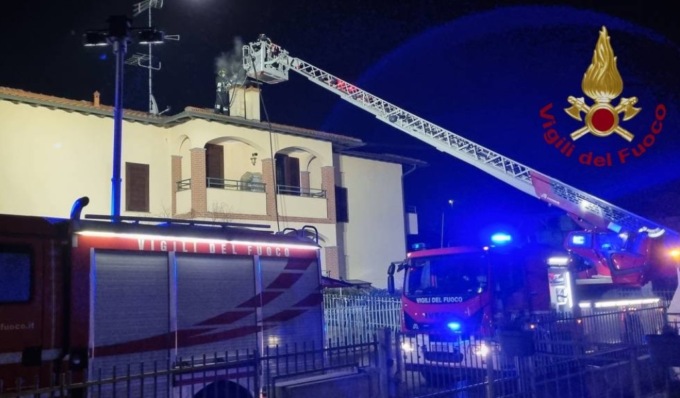 Incendio in abitazione a Casorate Primo, a fuoco la canna fumaria