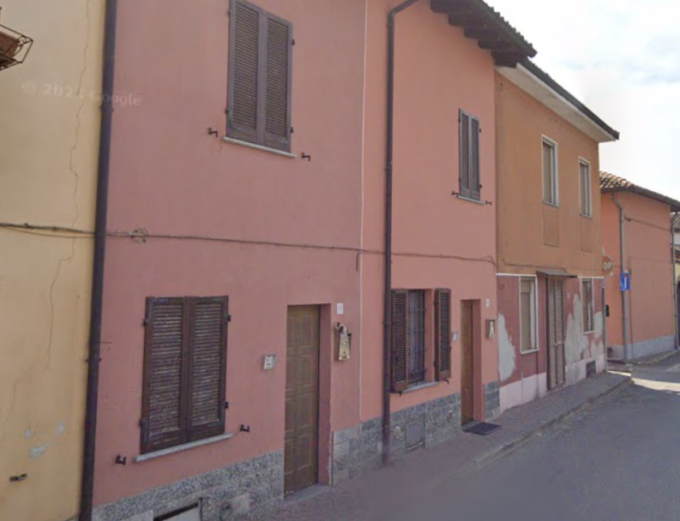 Due appartamenti in fiamme a San Genesio, 78enne trasportata in ospedale
