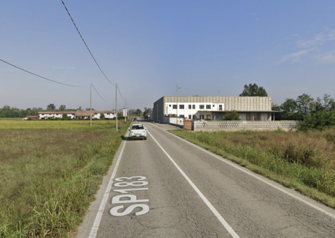 Escono di strada con l’auto a Gambolò, 24enne e 76enne feriti
