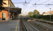 Colpito da un treno alla stazione di Certosa di Pavia, 34enne in ospedale