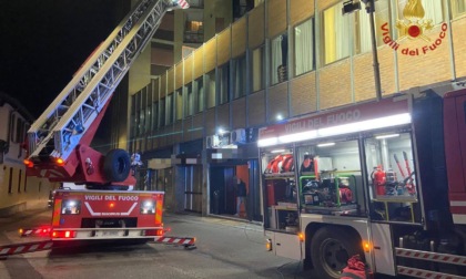 Incendio all'Hotel Ducale di Vigevano: 20 ospiti evacuati, quattro intossicati