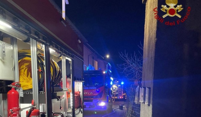 Incendio appartamento a Vigevano, le fiamme dal garage raggiungono l’abitazione