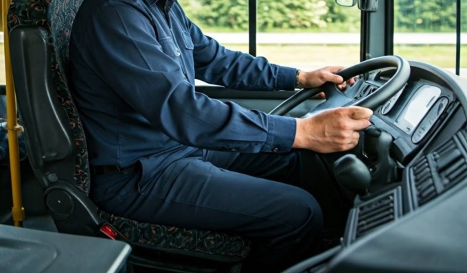 Minacce all’autista del bus della Pavia-Landriano, identificati due dei responsabili