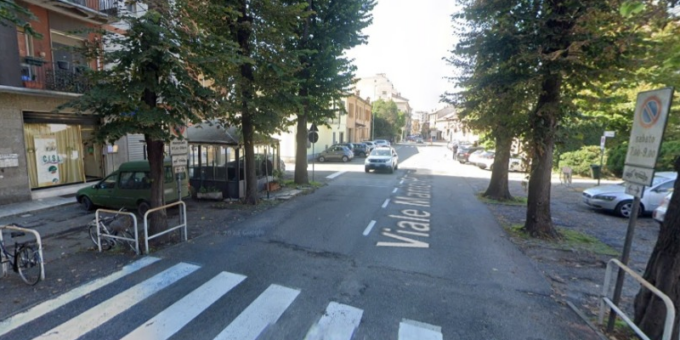 Scontro fra due auto in viale Parini, tre persone accompagnate in ospedale