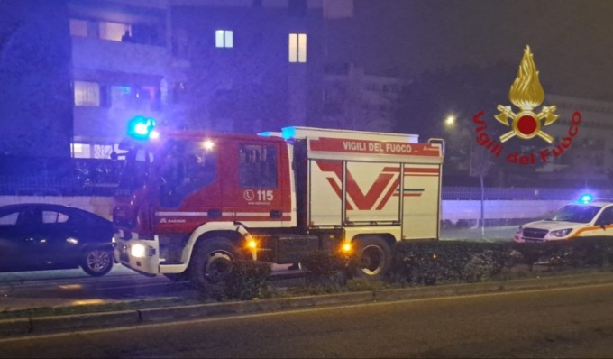 Perde il controllo dell’auto e finisce contro un veicolo in sosta, 35enne in ospedale