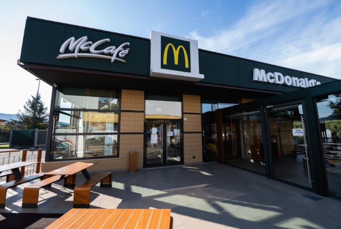 McDonald’s apre un nuovo ristorante a Chignolo Po, assunti 47 lavoratori