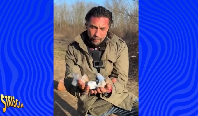 Vittorio Brumotti di Striscia la Notizia a Parona insegue un pusher e trova un borsone con mezzo chilo di droga