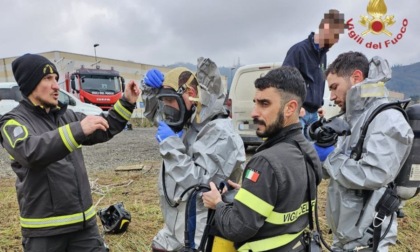 I Vigili del Fuoco salvano un agnellino e una pecora rimasti incastrati in una conduttura fognaria