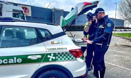 Fermato dalla Polizia Locale, viene trovato senza patente per la terza volta