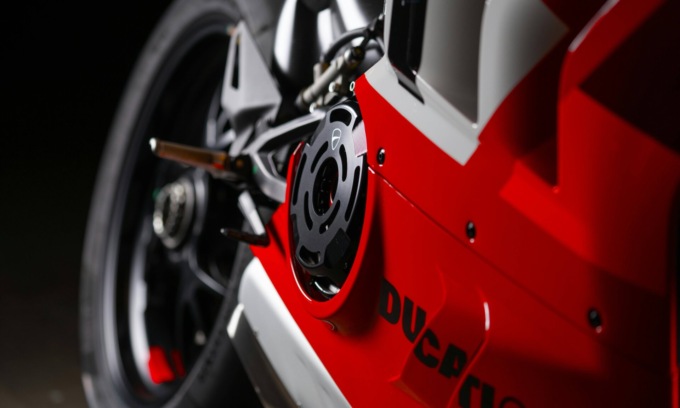 Colpo alla concessionaria di moto, rubate tre Ducati Panigale di lusso