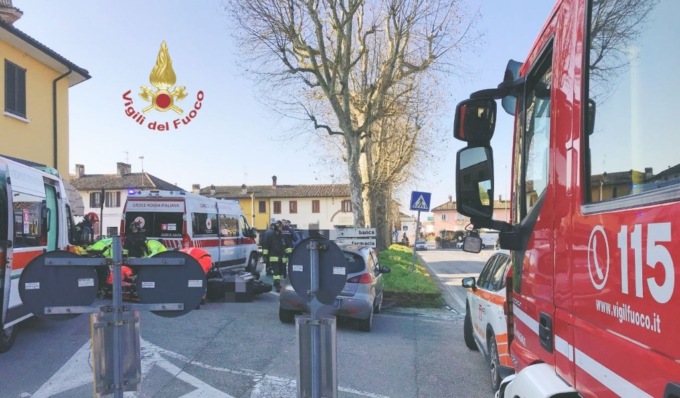 Schianto tra auto e moto a Bereguardo, feriti una 33enne e un 57enne
