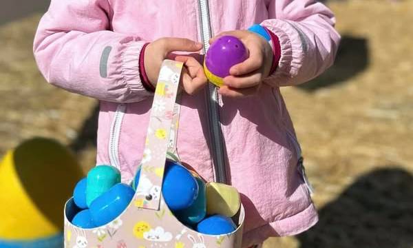 Al Villaggio delle Uova si festeggia la fine di Marzo con pecore e agnelli al pascolo
