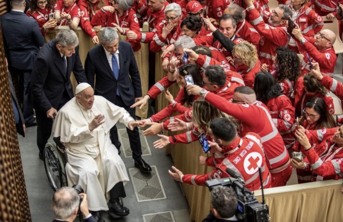 Due volontarie della Croce Rossa di Casteggio a Roma per le esequie di Papa Francesco