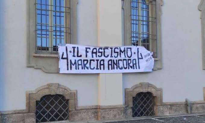 Striscione fascista a Pavia, sindaco Lissia: “C’è ancora oggi chi sceglie di stare dalla parte sbagliata”