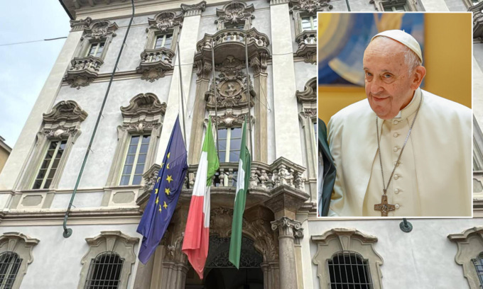 Pavia piange Papa Francesco: bandiere a mezz’asta in Comune. Il Sindaco Lissia: “Buon viaggio, Francesco”