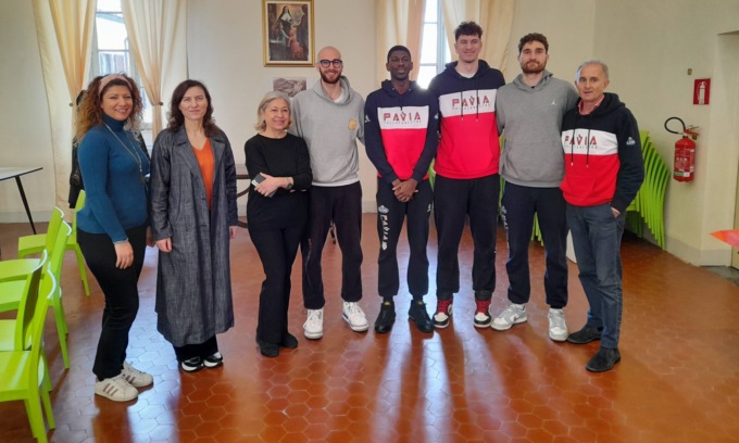 In campo e nella vita: la Pallacanestro Pavia 1933 incontra le ragazze di Casa Cambiagio