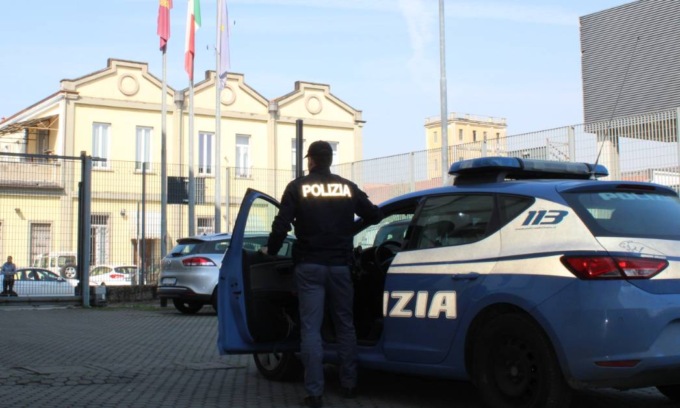 Aggredita da coetanei, nei guai quattro 14enni rintracciati grazie alle riprese con il cellulare di altri ragazzi