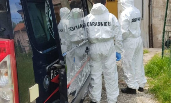 Anselmo uccide la moglie Clarangela, poi si spara con un fucile: i corpi trovati dopo ore