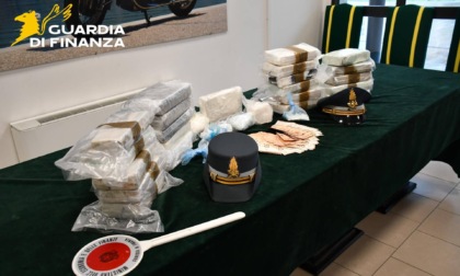 Maxi sequestro di cocaina, arrestato imprenditore trovato con 24 chili di droga
