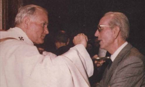 Angelo Gallotti in preghiera: l’ultimo dono spirituale di Don Roberto Oberosler