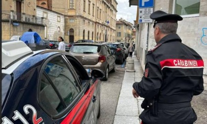 Colpito con due pugni allo sterno per derubarlo del cellulare, aggressore preso