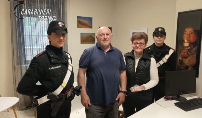 Gioielli rubati 2 anni fa, ritrovati e restituiti a coppia di anziani pavese
