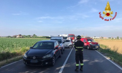 Tamponamento tra quattro auto sulla provinciale, traffico paralizzato per oltre un'ora