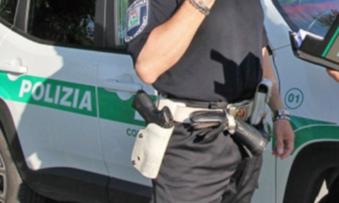Guida un’auto senza revisione e con una patente falsa, denunciato a Voghera