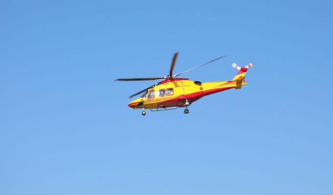 Schianto tra due Vespe sulla provinciale: tre feriti, uno in ospedale in elisoccorso