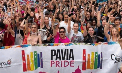 Pavia Pride 2025, in 1500 al corteo: "Senza diritti non c'è pace". Slogan a sostegno della Palestina