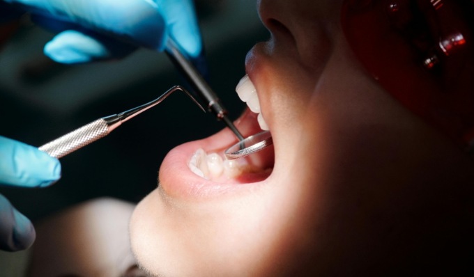Sconto sulle cure in cambio di prestazioni sessuali, scoperto studio dentistico abusivo a Vigevano