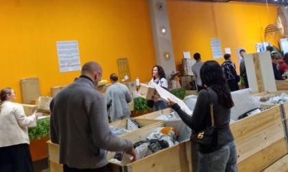 A Vigevano arriva Poka Joïa, l’incredibile e divertente vendita di pacchi smarriti