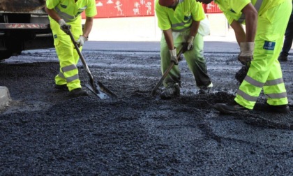 Lavori di asfaltatura sul Viale Lungo Ticino a Pavia: modifiche alla viabilità