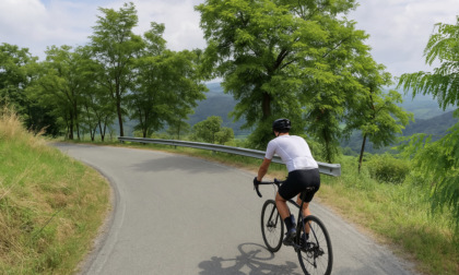 Cade dalla bici a Montalto Pavese: sul posto l'elisoccorso, 55enne portato via in ambulanza
