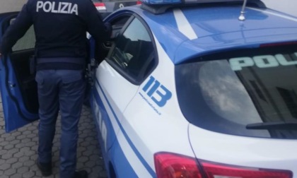 Le strappa la catenina d’oro e la fa cadere a terra: anziana in ospedale