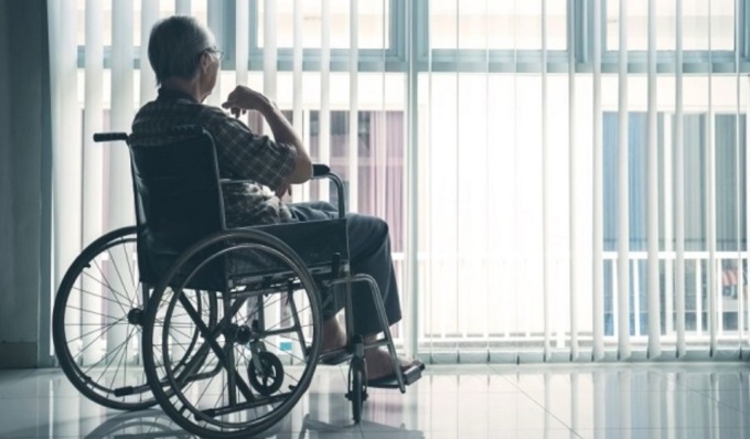 Muore a 69 anni per cibo finito nei polmoni: istituto geriatrico condannato a risarcire con 1 milione di euro i familiari