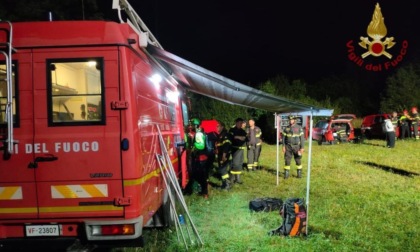 Tragica passeggiata nei boschi, pensionata scivola in un burrone e muore