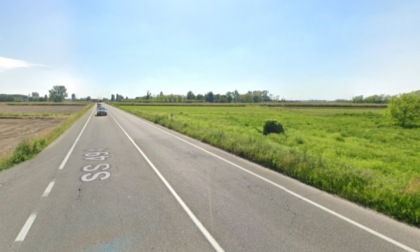 Violento scontro tra tre auto sulla Statale 494: tre feriti: 62enne trasportata in elisoccorso