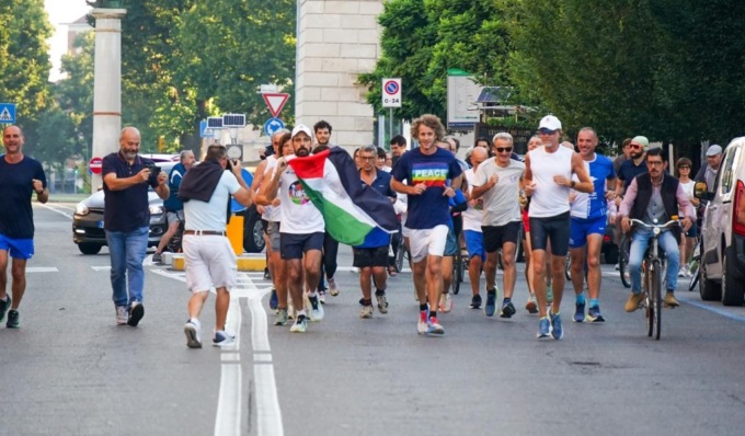 Oltre sessanta persone a Pavia corrono per la Palestina insieme al Sindaco Lissia