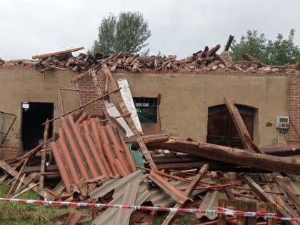 Maltempo in provincia di Pavia: tetti scoperchiati, alberi caduti e tromba d’aria in Oltrepò