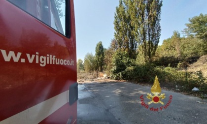 Incendio a Zeccone: Vigili del Fuoco in azione per domare le fiamme