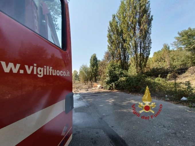 Incendio a Zeccone: Vigili del Fuoco in azione per domare le fiamme